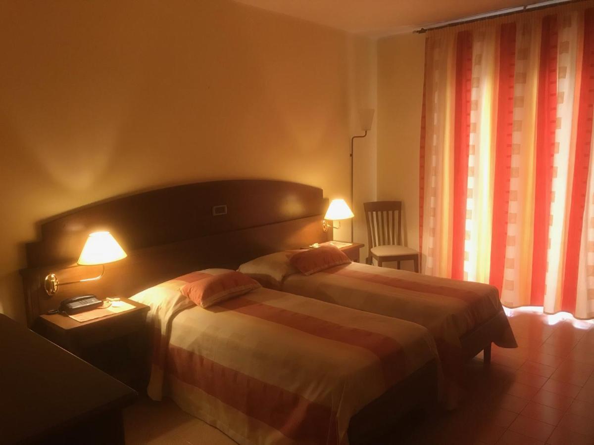 Hotel Monte Nebin 桑佩伊雷 外观 照片