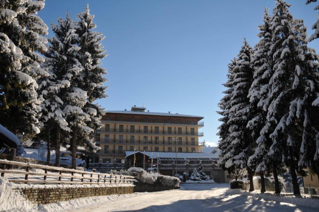 Hotel Monte Nebin 桑佩伊雷 外观 照片